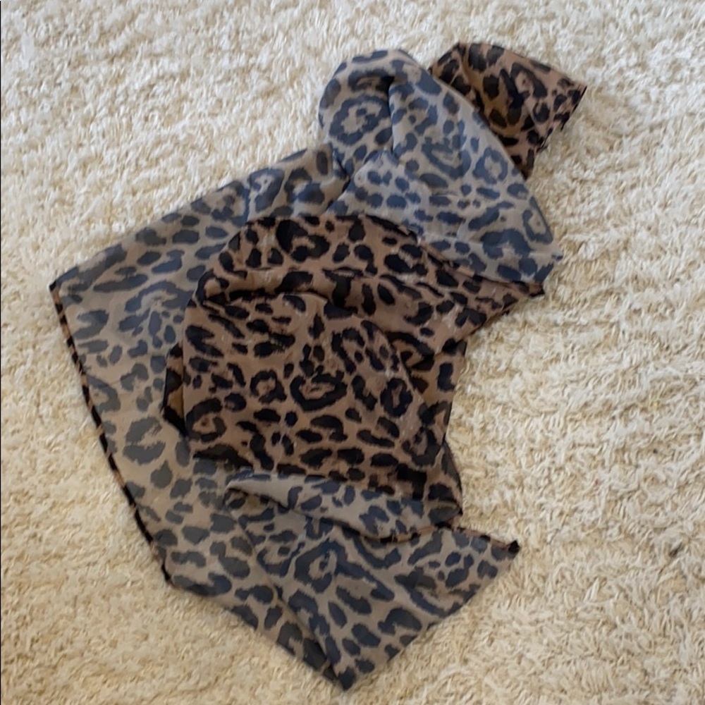 🌟LAST ONE🌟 Leopard Wrap - Picture 5 of 7